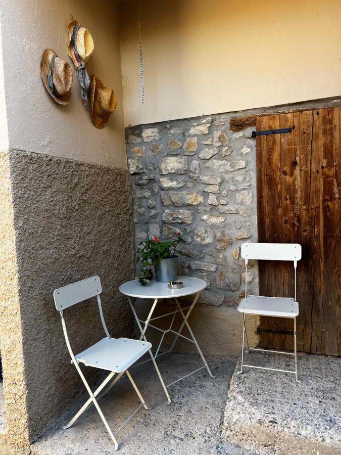Apartaments La Pertusa 2O Corca  Екстер'єр фото
